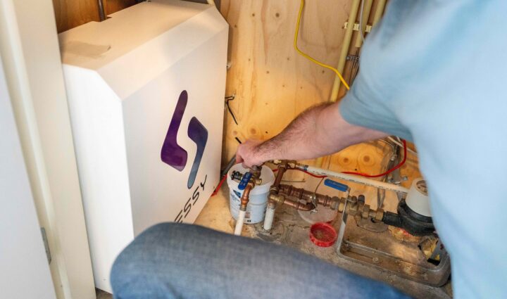 Thuisbatterij in meterkast Klimaatabonnement Hier web